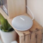 Sonos och Google Nest-högtalare ihopkopplade i modernt hem